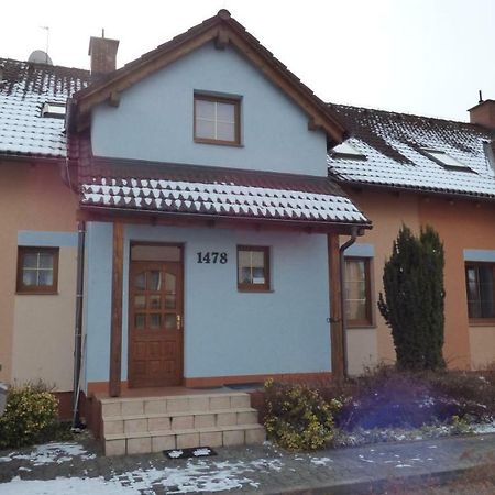 Dum V Mnichove Hradisti Se Zahradou Apartment Mnichovo Hradiste Exterior photo