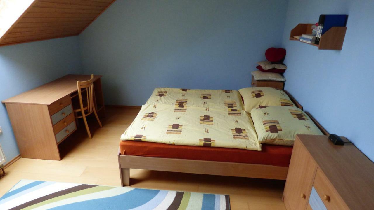 Dum V Mnichove Hradisti Se Zahradou Apartment Mnichovo Hradiste Exterior photo